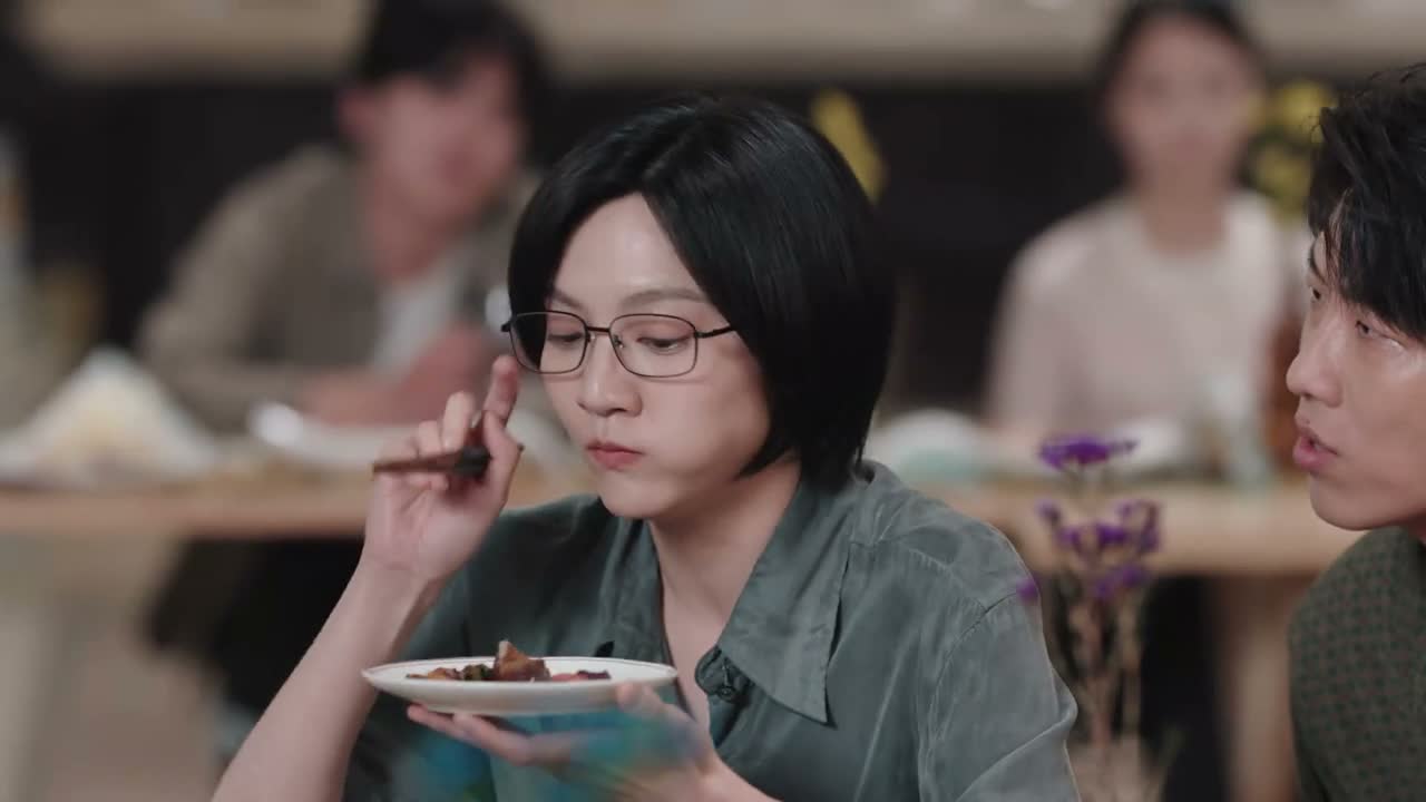 郝琼你笑啥呀 是不是真挣钱了