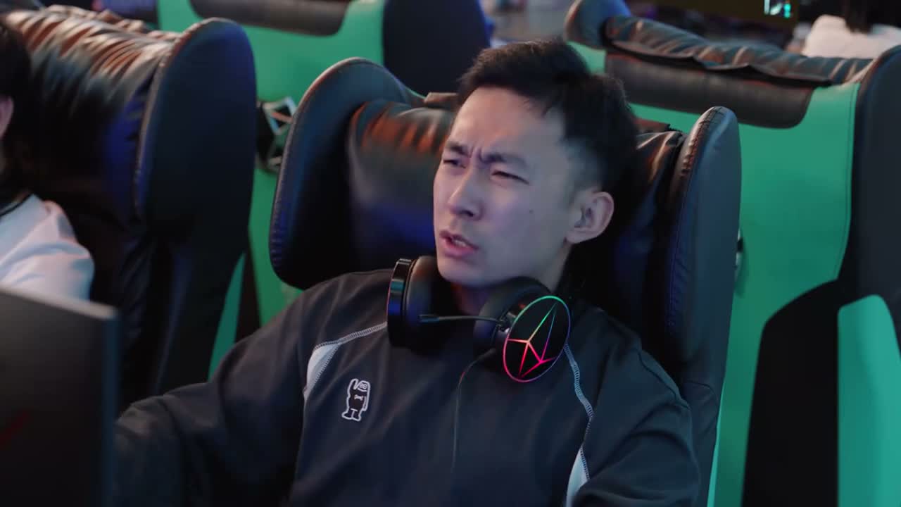 这什么神经游戏啊 这大招根本就发不出来