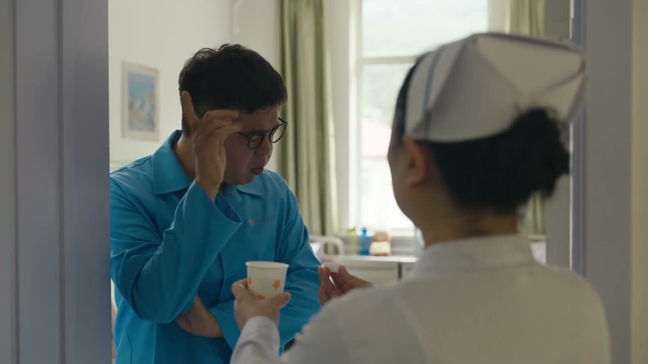 你别跟我套近乎
