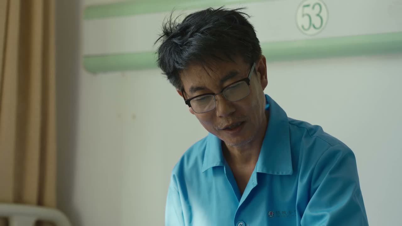 我能发现他们俩打小抄呢