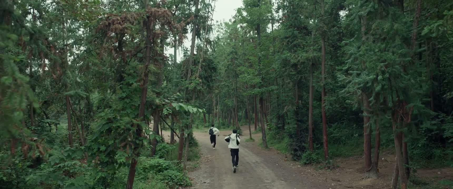 跑这么快干什么 等我一会