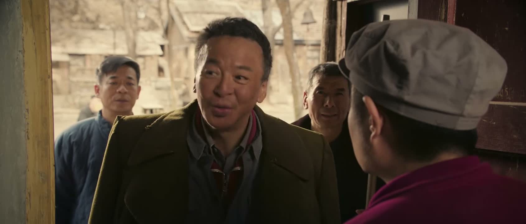 屋里说嘛 说啥 跟你们不说