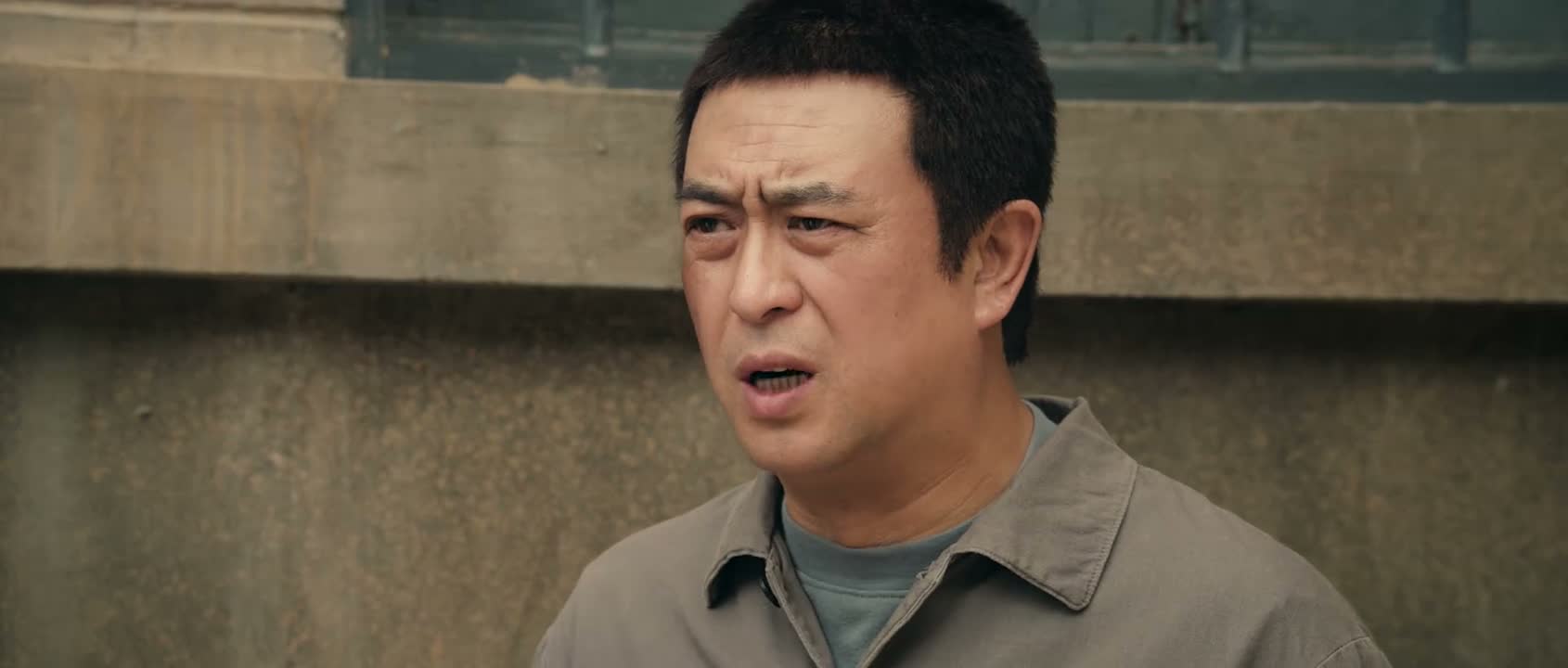 众人合唱呢 有气魄