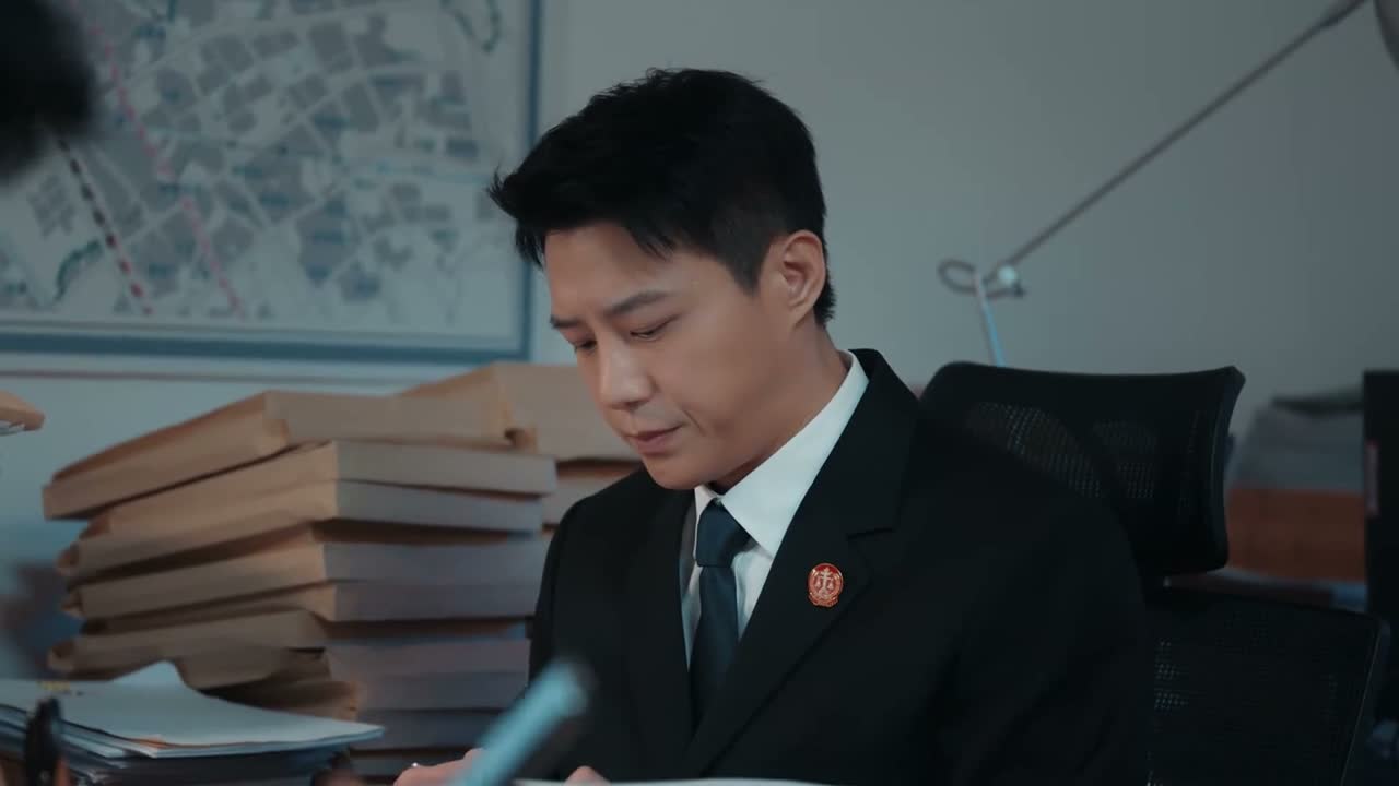 不怀好意地看上一眼
