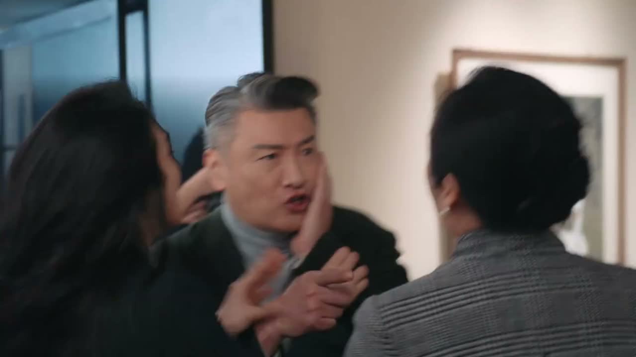 你还动手 你就知道打人