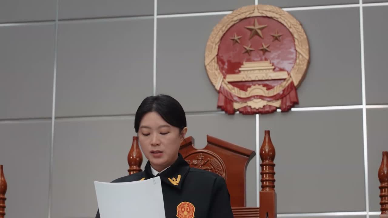 悉心照顾瘫痪父亲长达七年