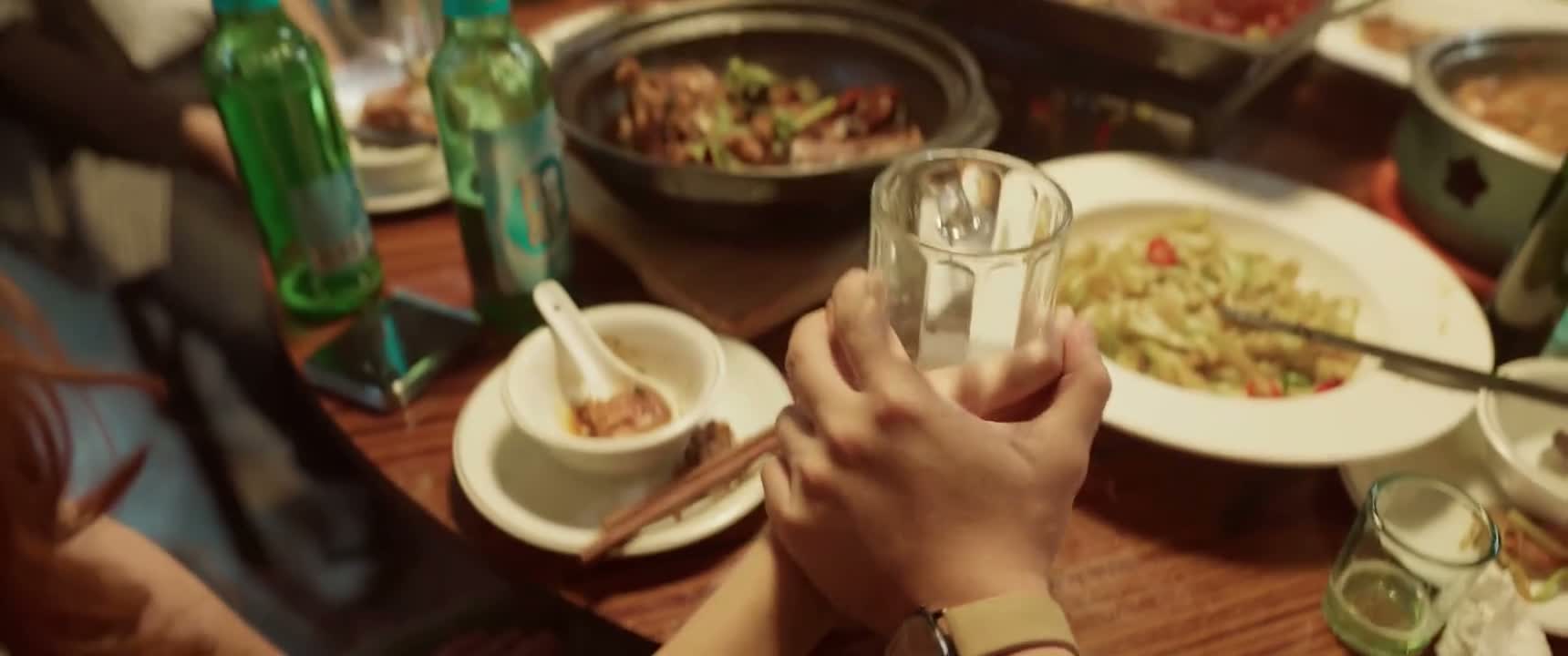 你少喝点酒 你喝好几杯了