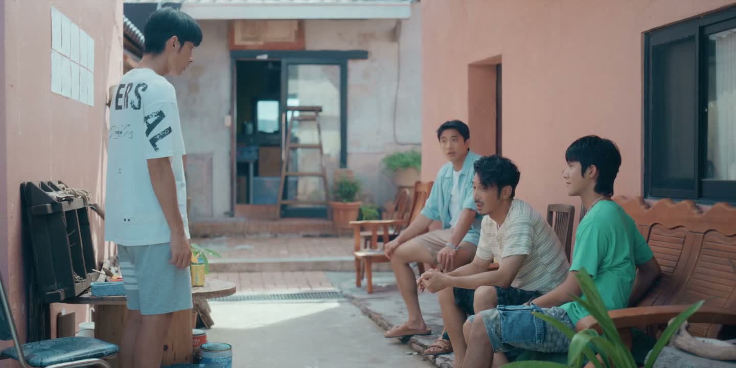 然后带他去看一下民宿的环境