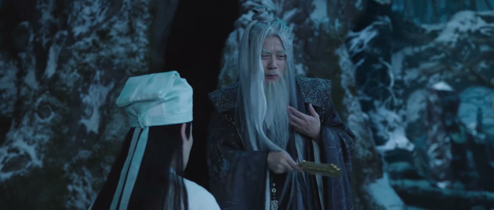 哪一个不比她年长许多