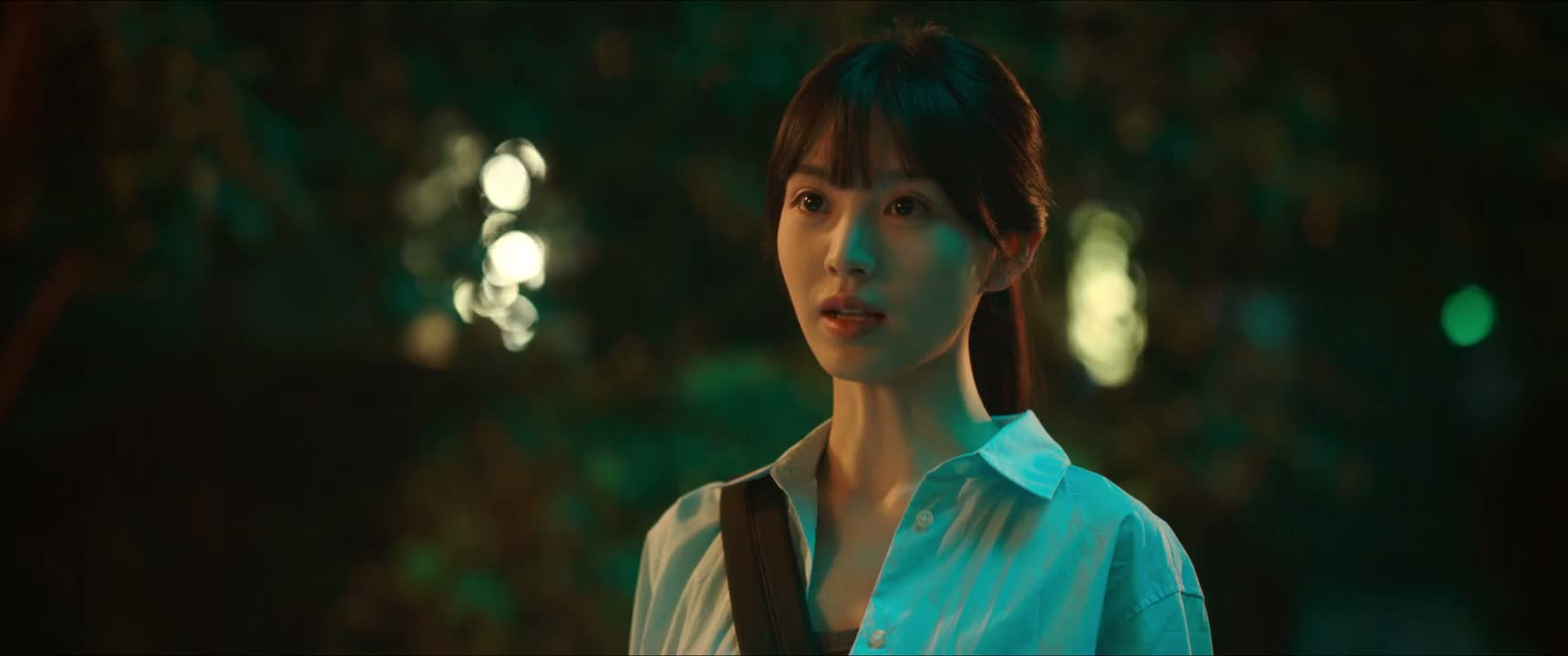 您这打扮还挺特别的