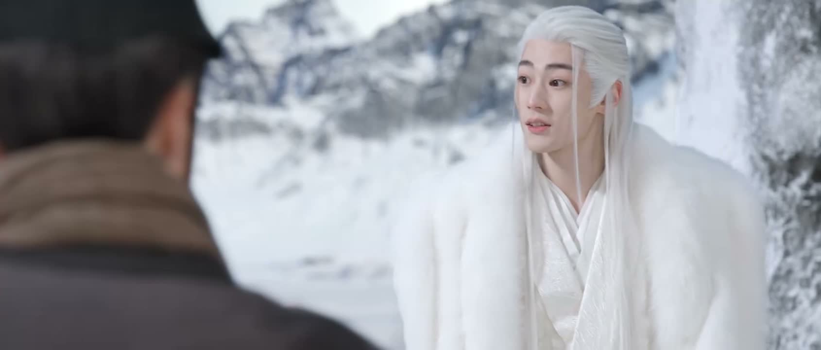 方才小蔡女侠倒掉的