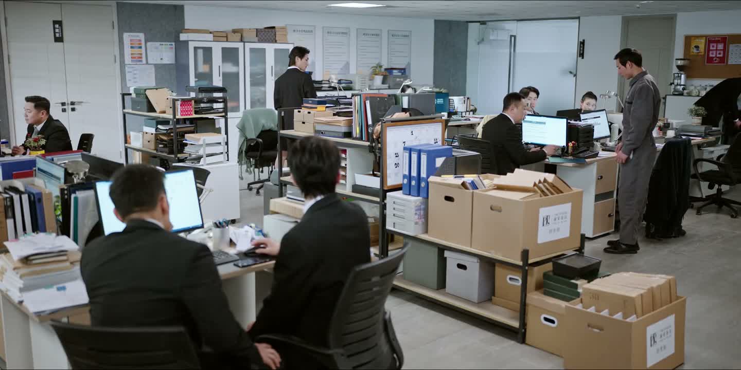 先把总经理签字补齐再来