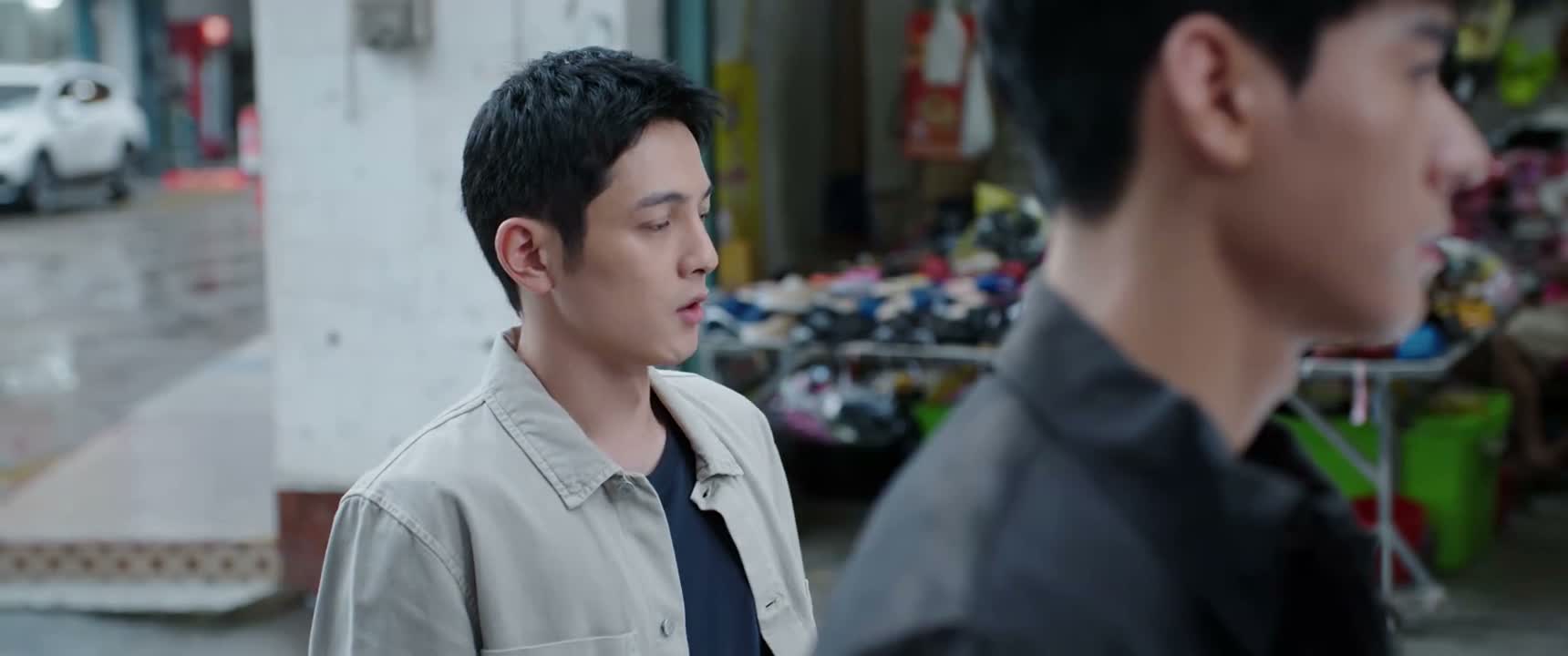 跟我们走一趟吧 配合我们调查