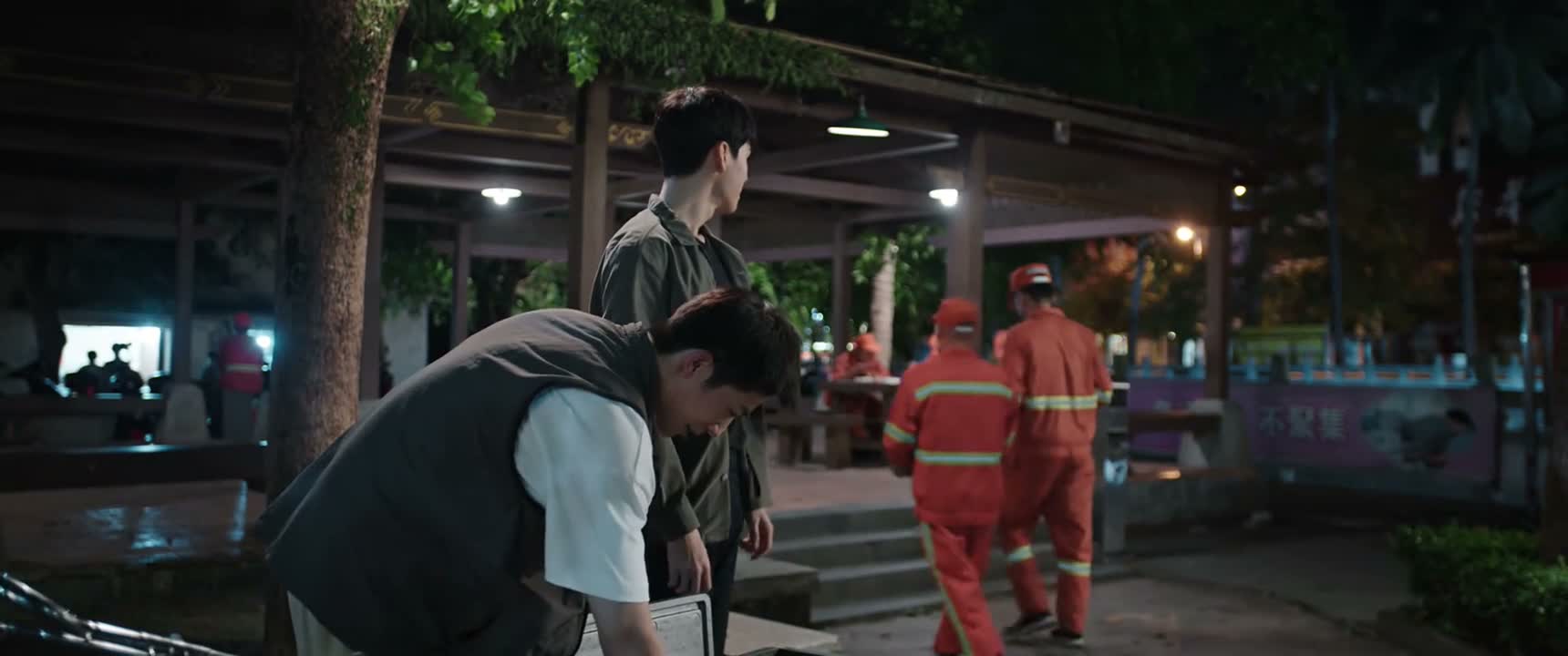 来吧 谦哥 吃饭吧咱俩