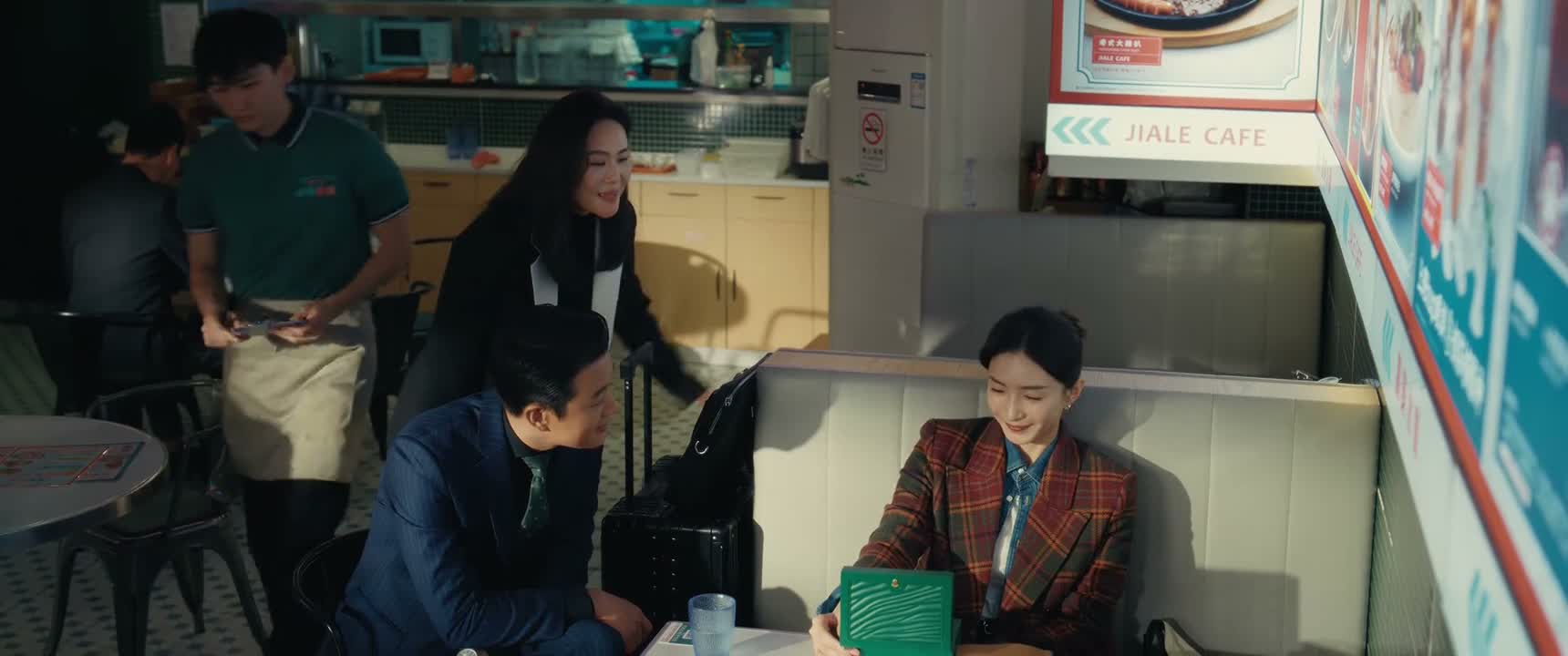 别撒狗粮了 孔雀开屏了