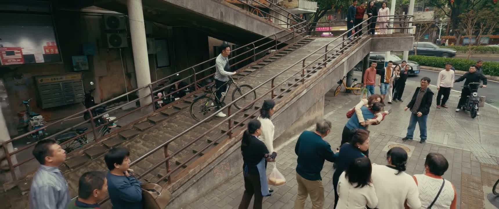 他是微微的爸爸 你给微微点面子行吗 妈