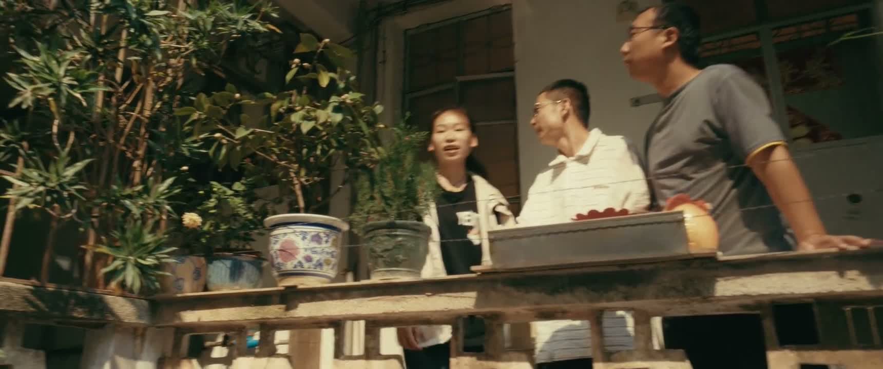我拿我老婆的钱 你不是偷钱吗 你个死赌鬼