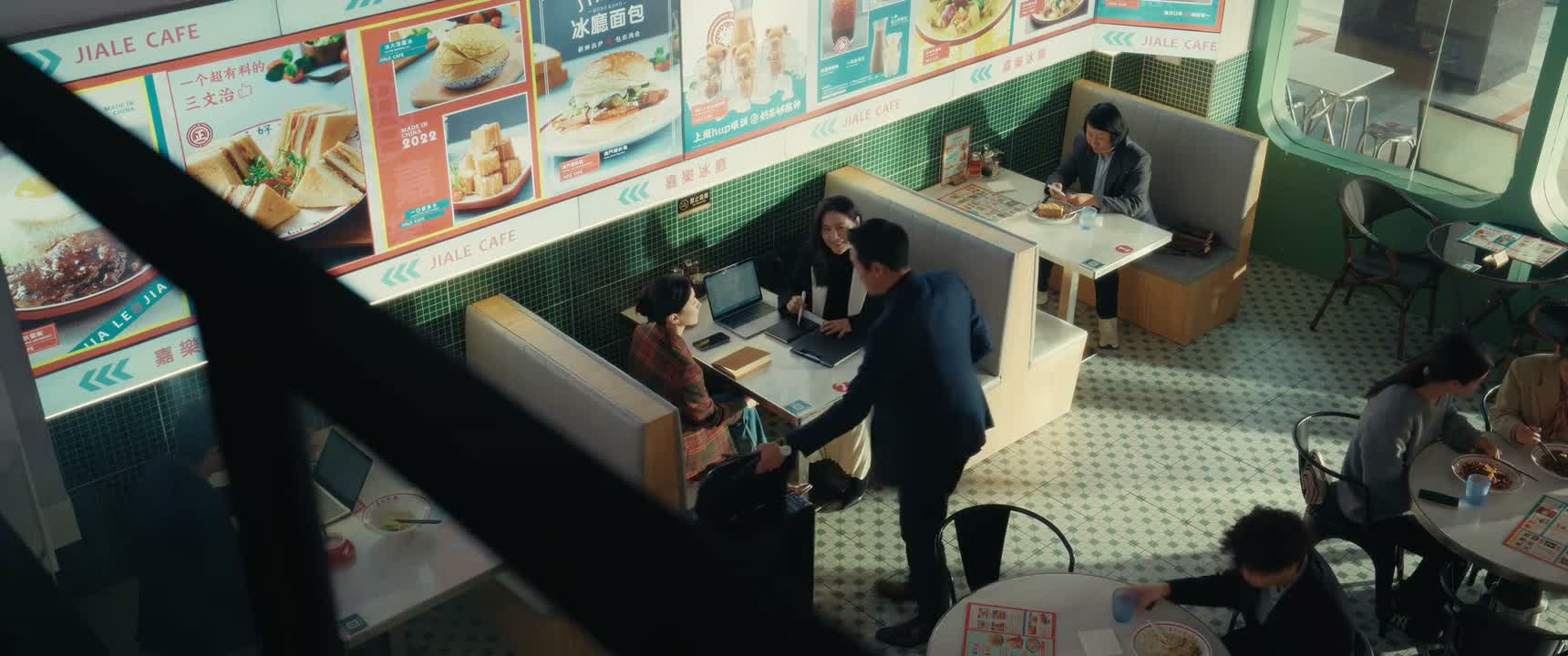 下了飞机直接就过来了