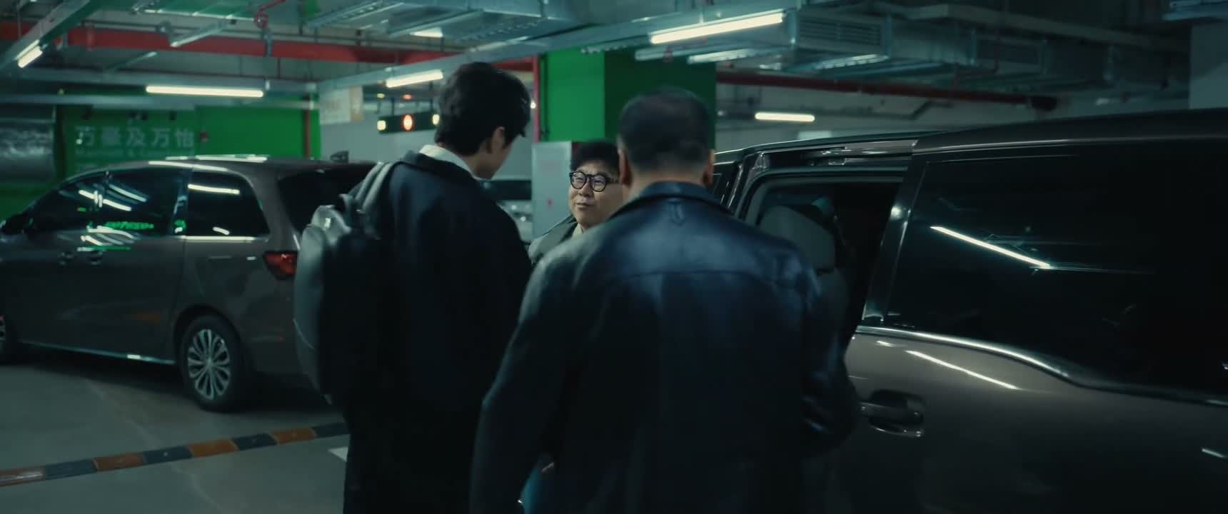 要不您坐那台车 那台车空