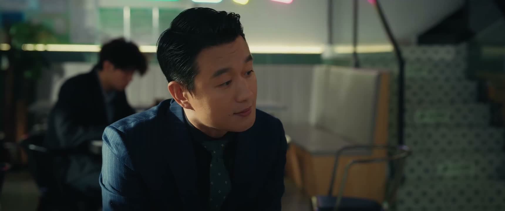 怎么看上去不太高兴啊
