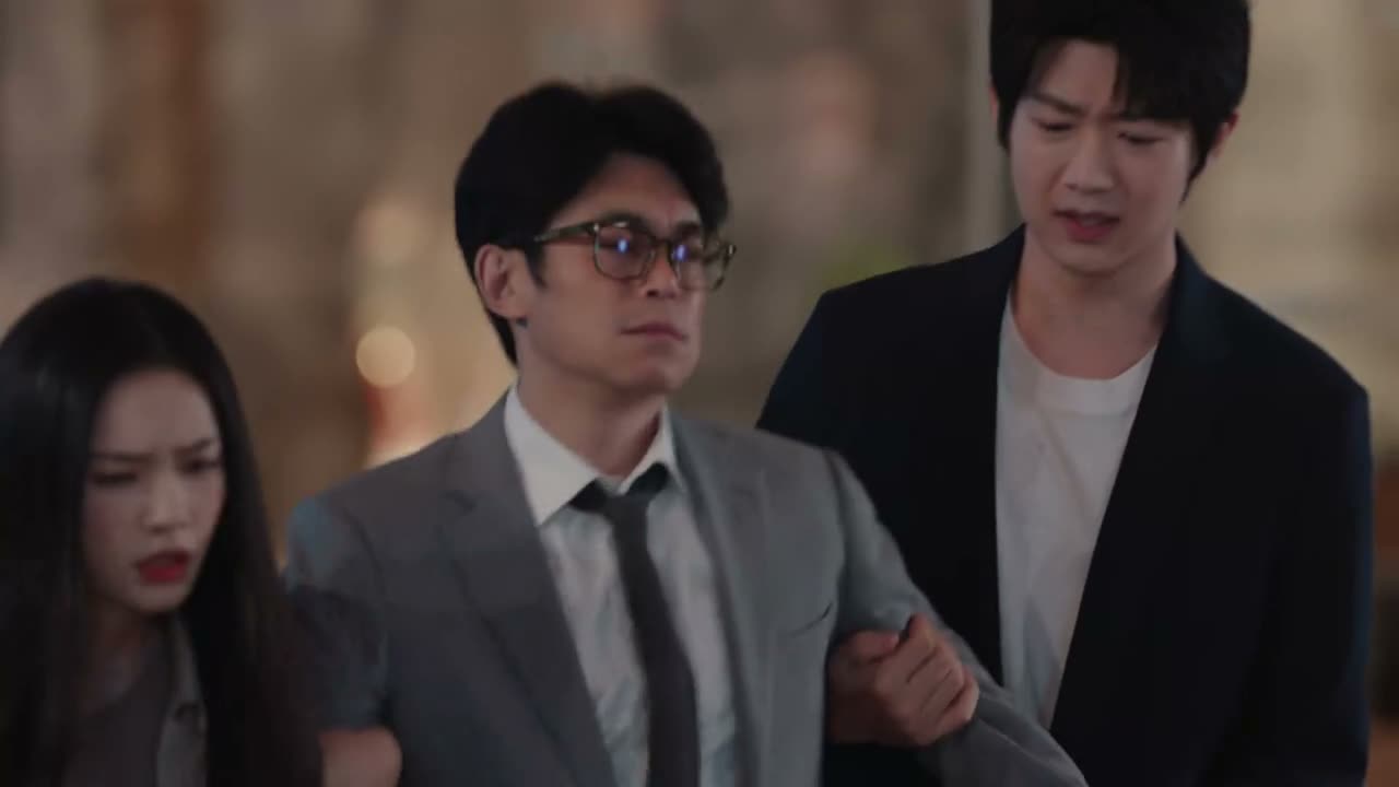 行行行 你们俩小心点啊 林晚 你酒量这么好