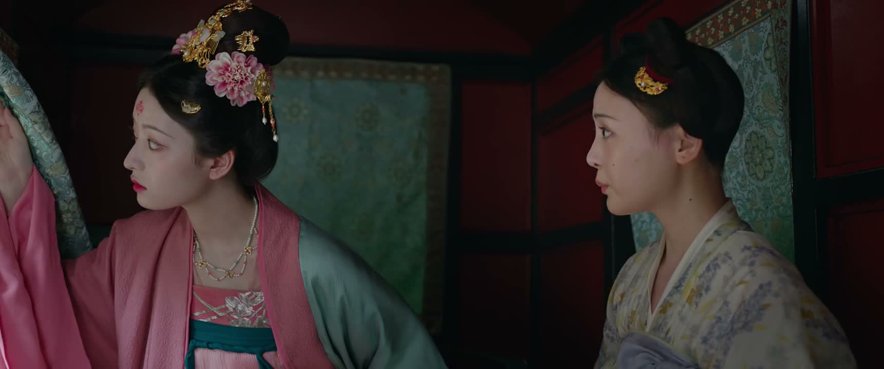 不是王妃您让我打听的吗