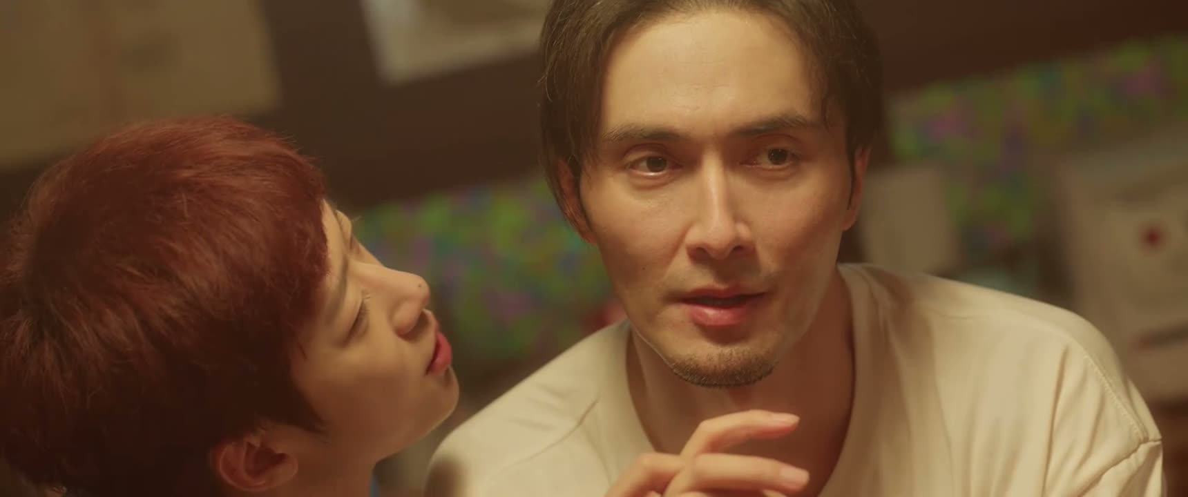 你确定她只穿了一件白衬衫吗