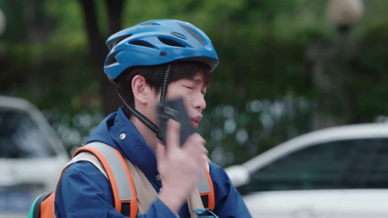 喂 又谁啊 师傅你在哪呢 什么时候到啊
