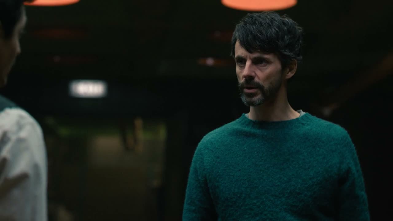 - 你在警察局工作过？ - 算是吧