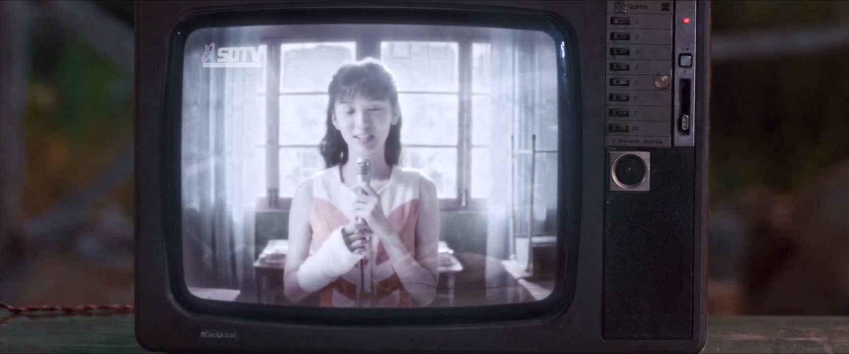 是被人踩到了手腕