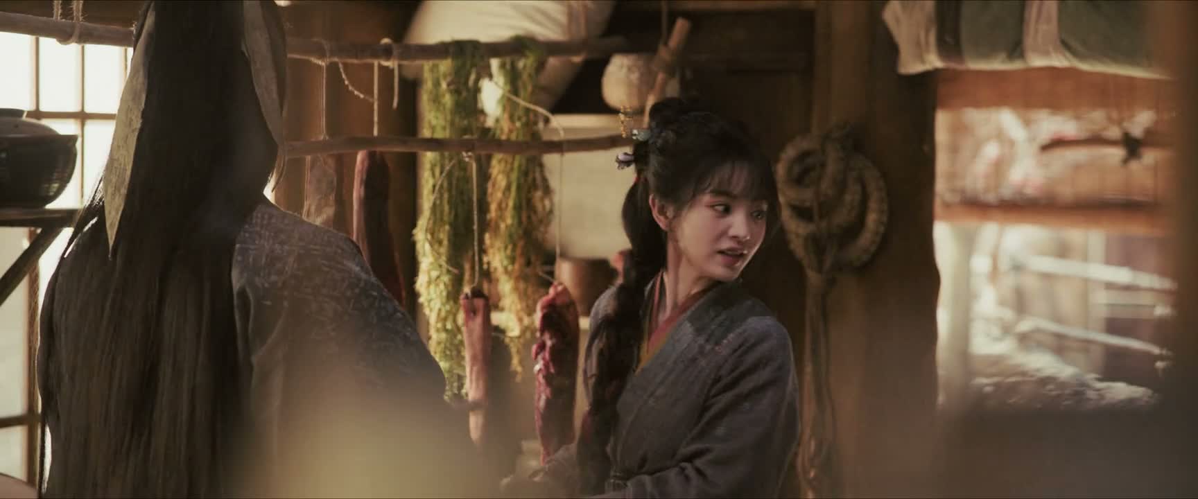 药在桌上 趁热喝