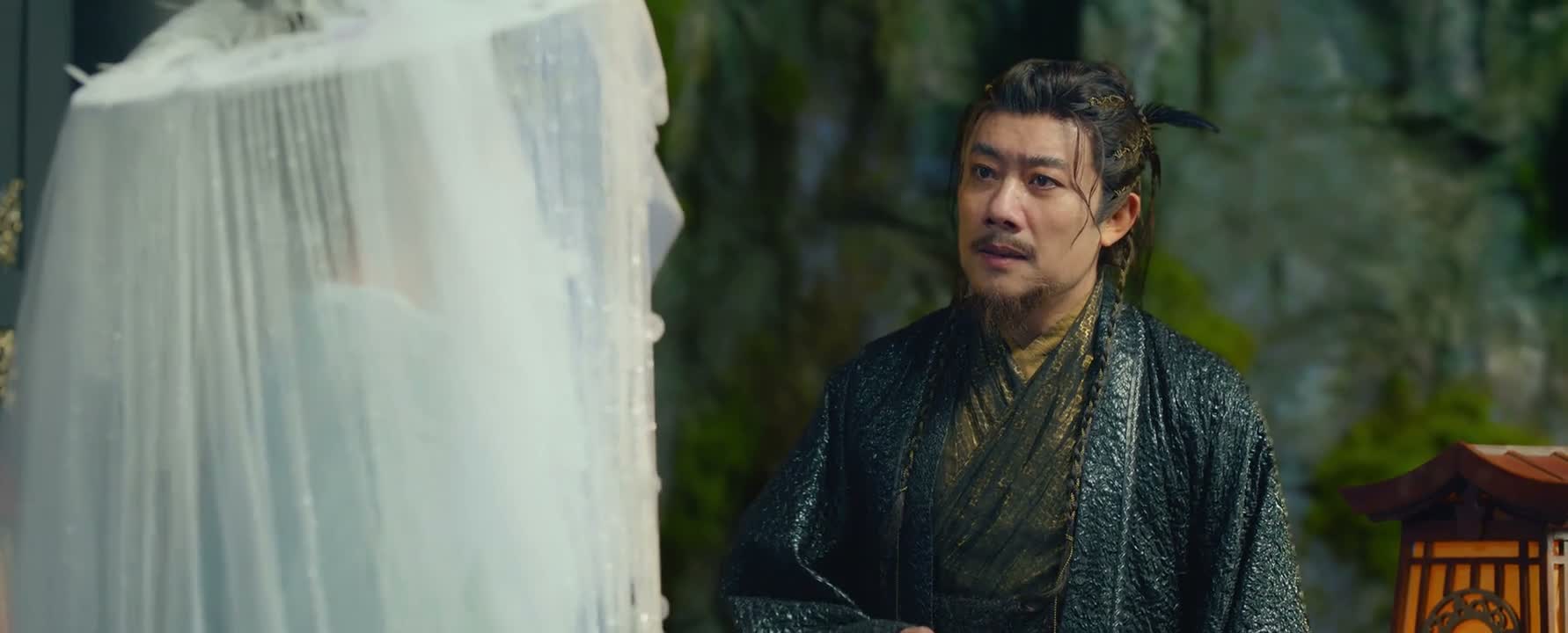 她爬得越高摔得越惨