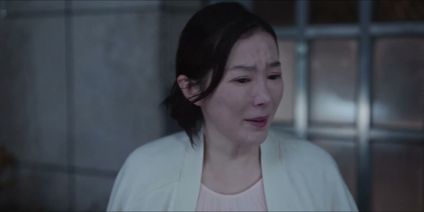 留下我们娘俩欠了一屁股的债