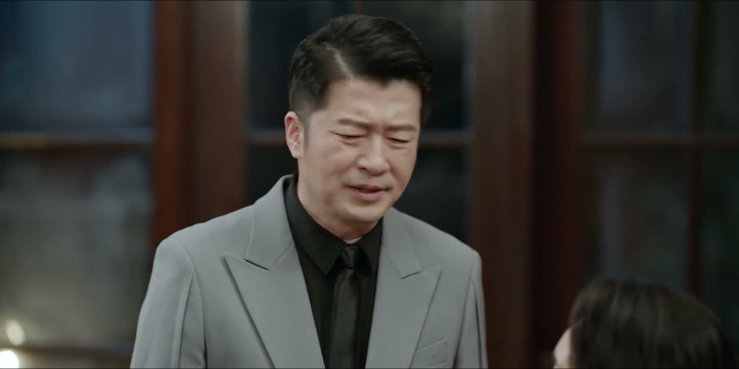 这女的就是个见钱眼开的主
