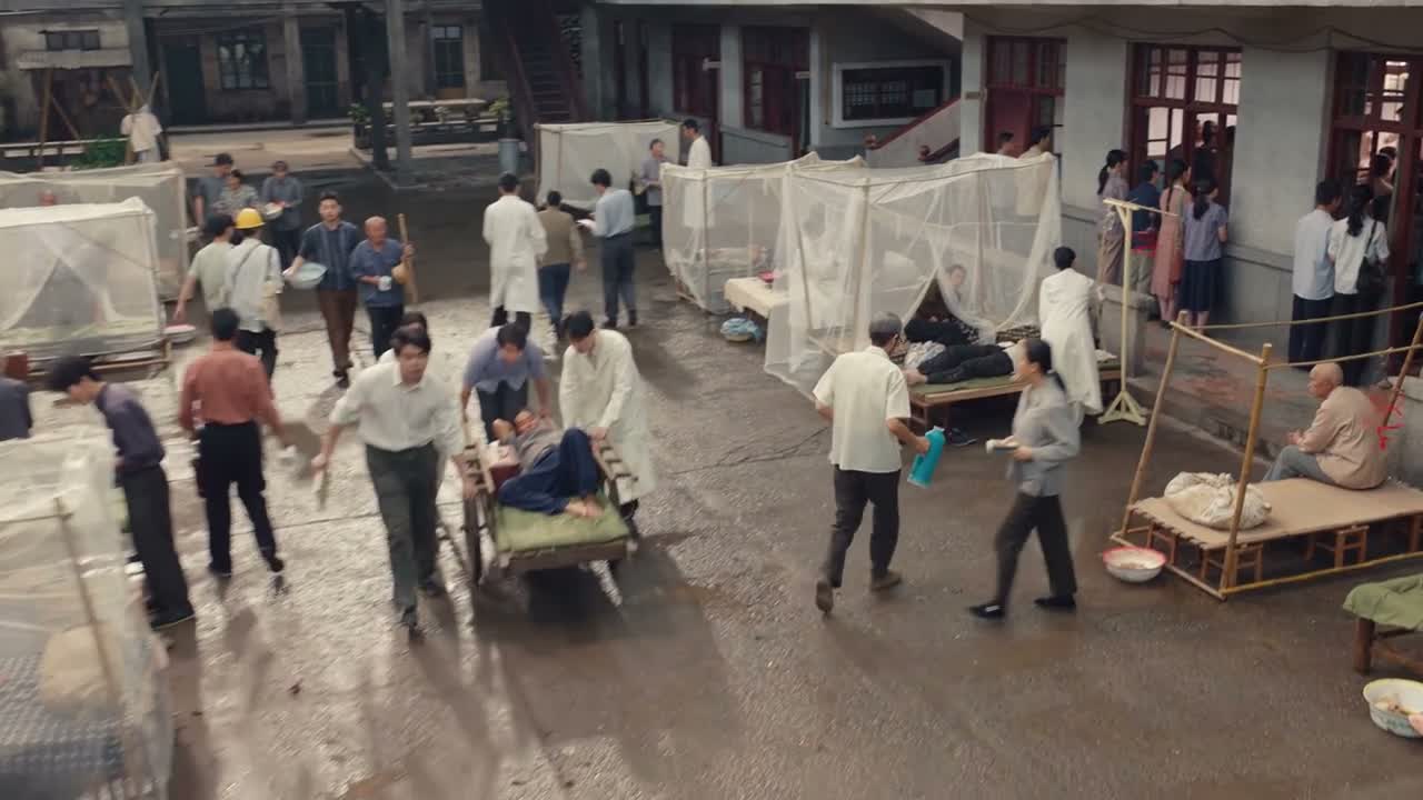 大家不要挤 一个一个来