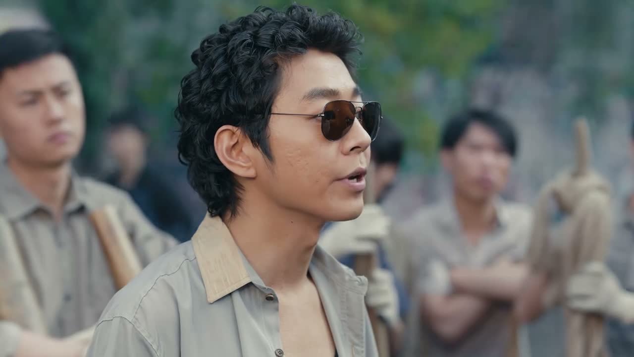 就凭我们 不能白站在这里