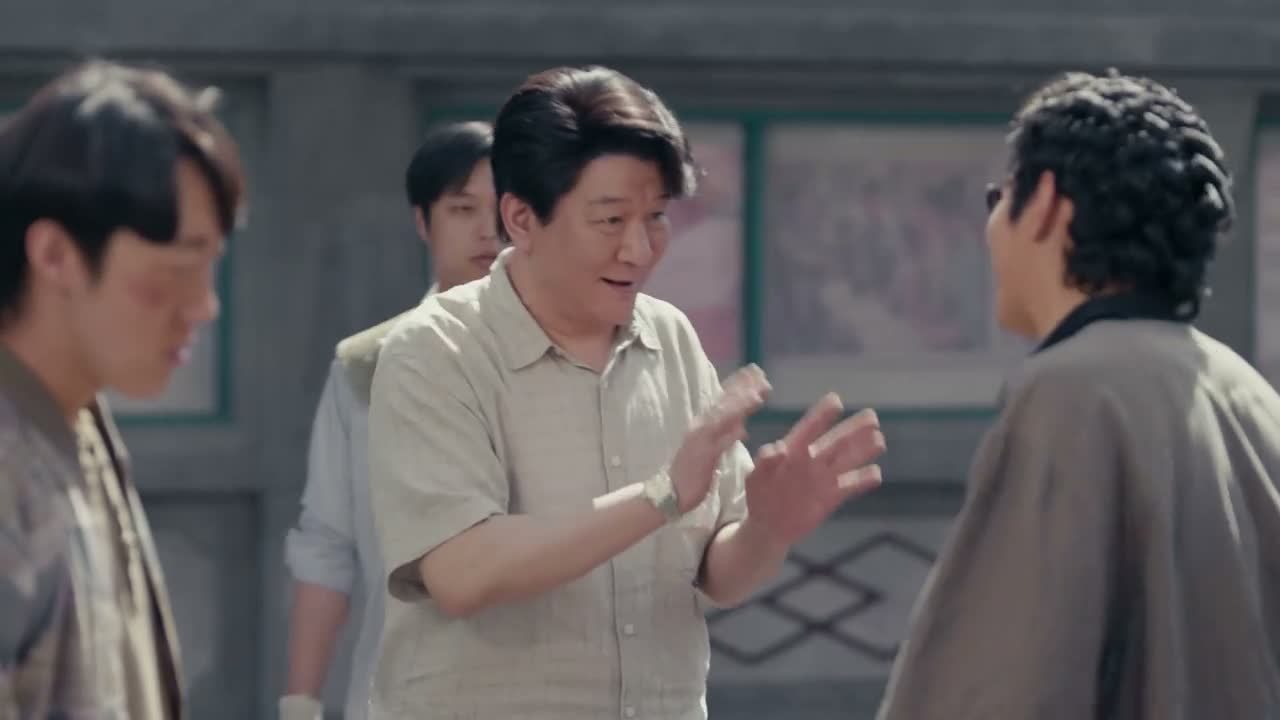 没事 我们闹着玩呢