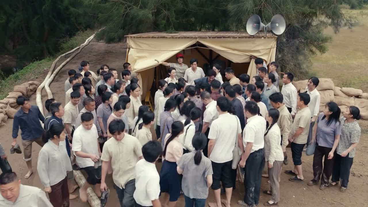 让个道 让个道 大家让一下 快点让个道
