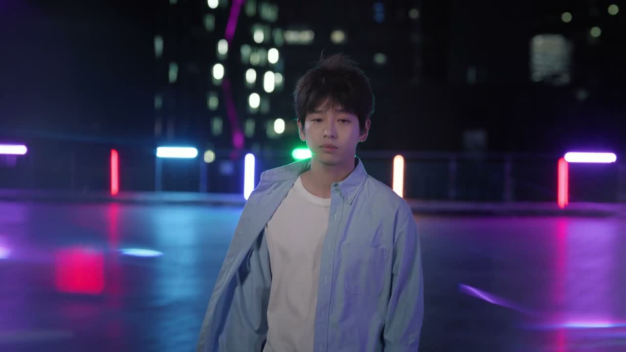你以为他做慈善吗