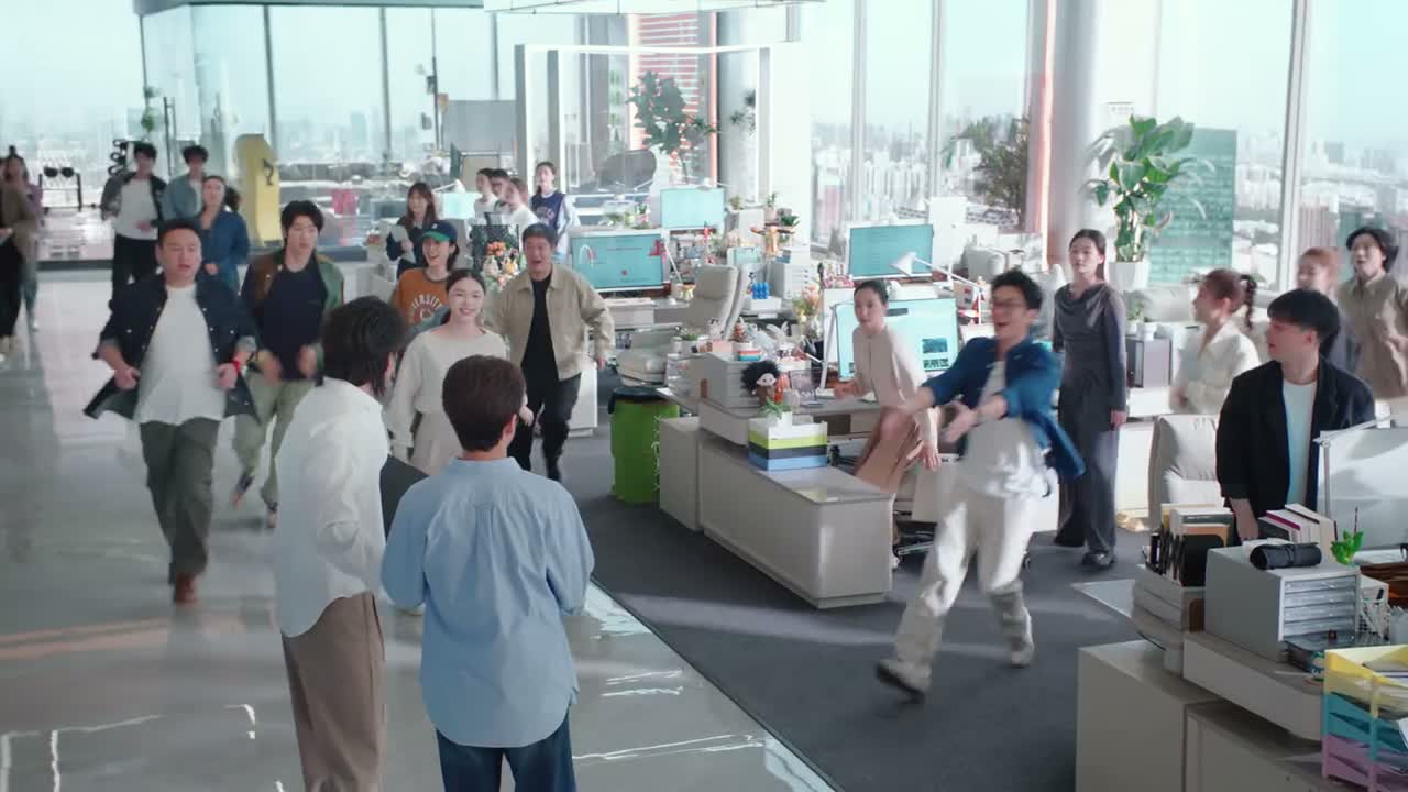 裴总 裴总 裴总回来了 裴总 你怎么回来了呀