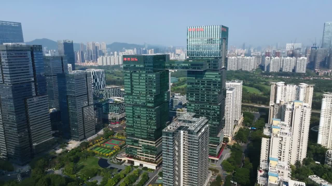 怎么刚吃完饭现在又饿了 我有点想喝咖啡呢