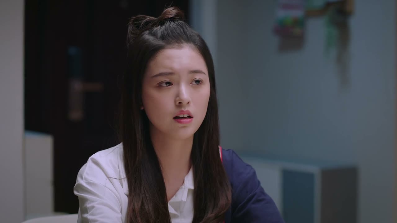 她一个人待在那边干吗