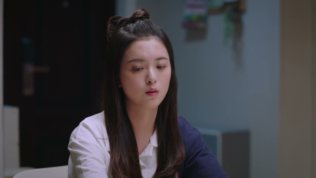 我爸都不在了 我哥也毕业了