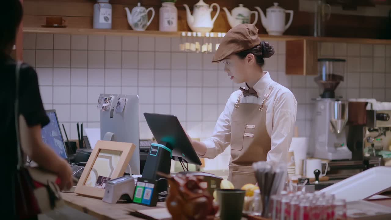 我要两杯拿铁 好