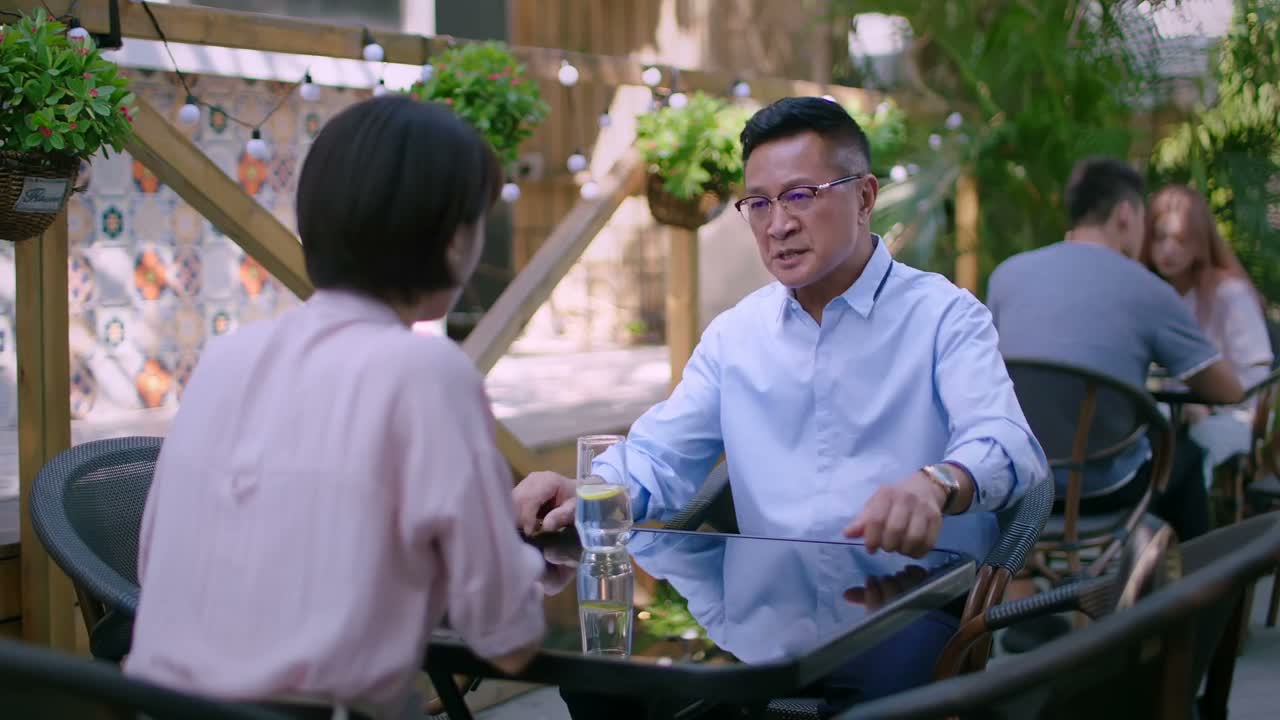 小事都听她的也就算了