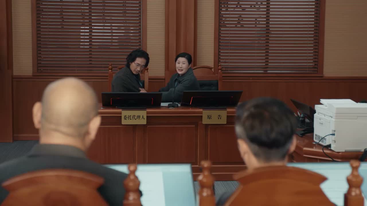 你是在演戏给他们看