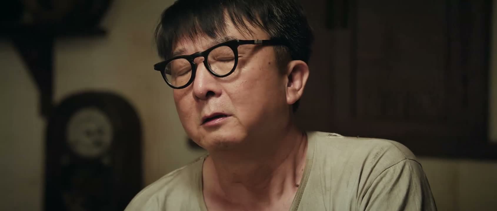 狗鼻子又闻到味了 来咧
