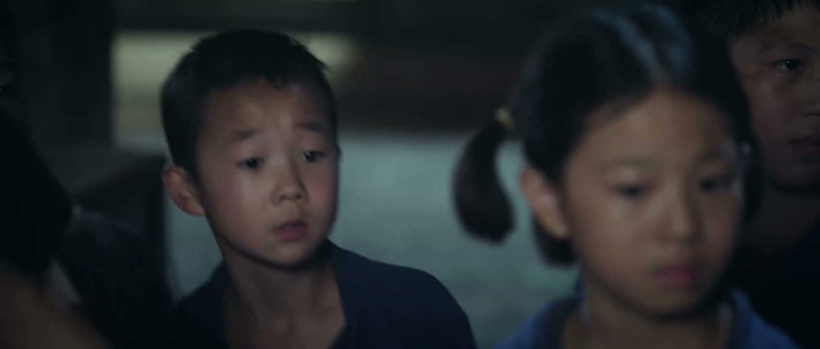 是在江边洗澡的时候掉下去了