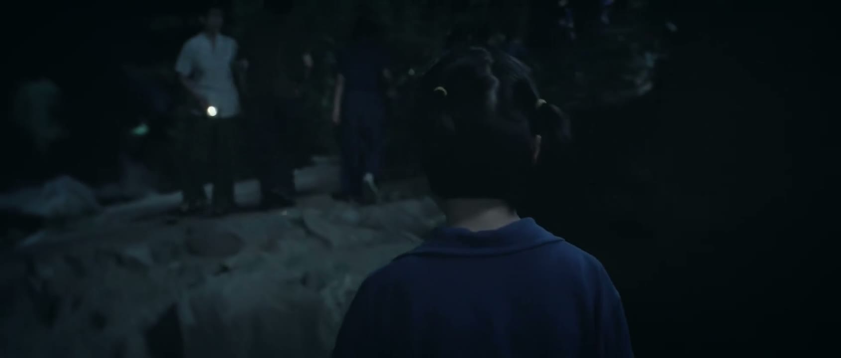 咋把娃都带出来了