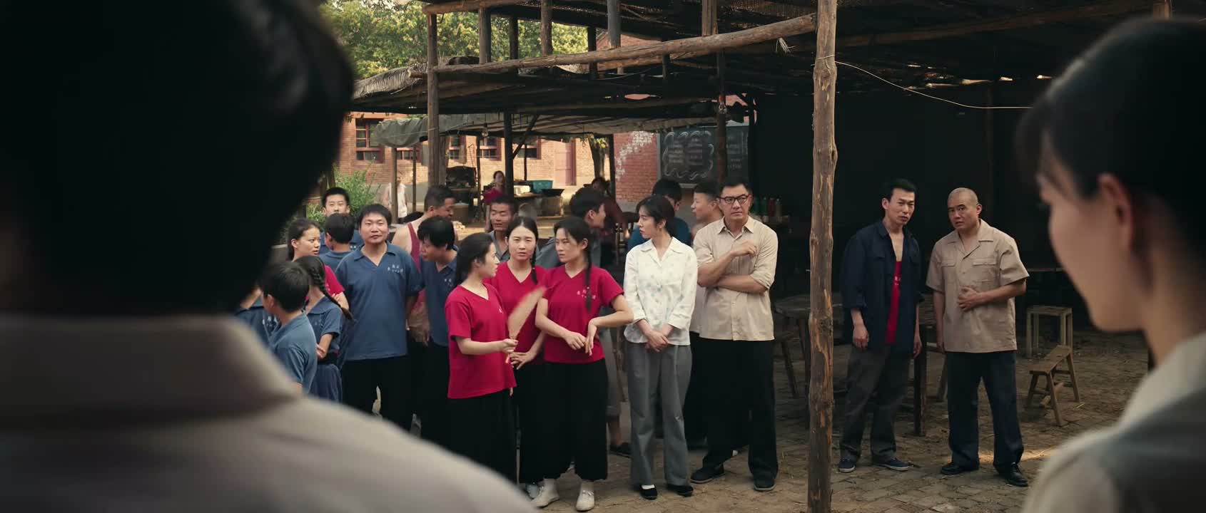 咋了嘛这 这犯事了